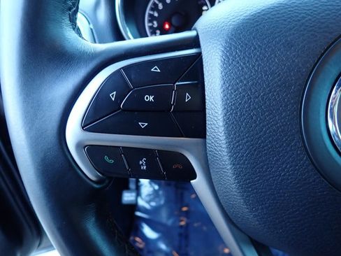 Used 2019 Jeep Grand Cherokee Laredo image 14