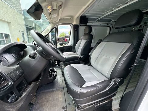Used 2025 RAM ProMaster 2500 w/ Convenience Group FWD image 18