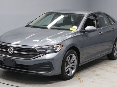 Used 2024 Volkswagen Jetta SE FWD image 6