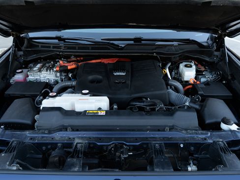 Used 2023 Toyota Sequoia Limited image 47