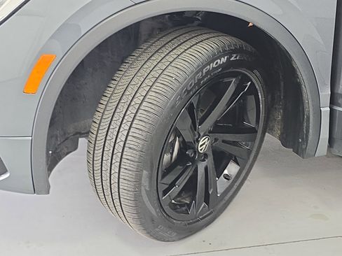 Used 2024 Volkswagen Tiguan SE R-Line image 33