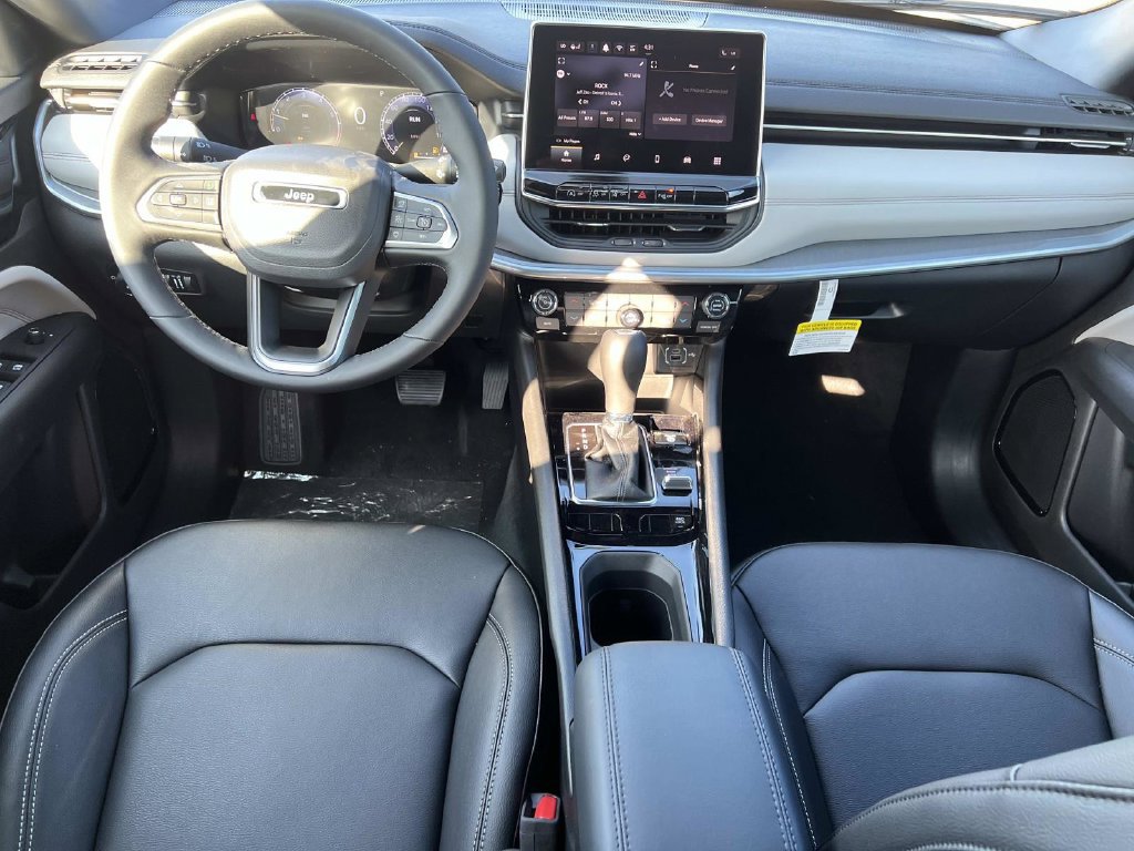 Used 2026 Jeep Compass Limited AWD/4WD image 13
