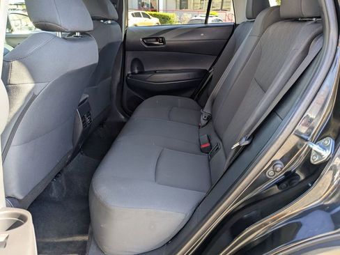 Used 2025 Toyota Corolla Cross LE image 27