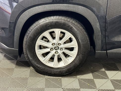 Used 2024 Toyota Grand Highlander AWD image 12
