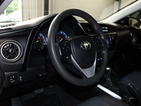 Used 2019 Toyota Corolla LE FWD image 21