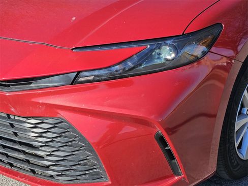 Used 2025 Toyota Camry LE image 5