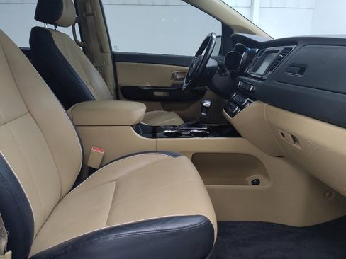 Used 2019 Kia Sedona SX FWD image 21