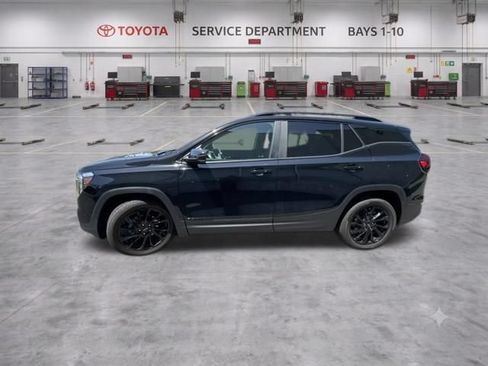 Used 2024 GMC Terrain SLE w/ Elevation Edition FWD image 4