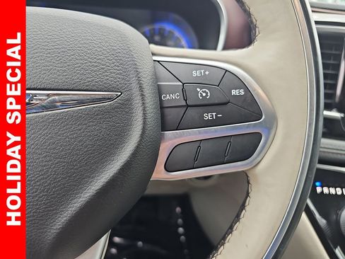 Used 2017 Chrysler Pacifica Limited w/ UConnect Theater Package image 19