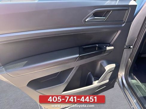 Used 2020 Volkswagen Atlas Cross Sport SE w/ Panoramic Sunroof Package FWD image 17