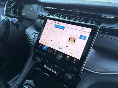 Used 2023 Jeep Grand Cherokee 30th Anniversary image 14