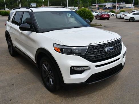 Used 2023 Ford Explorer XLT w/ Equipment Group 202A AWD/4WD image 7