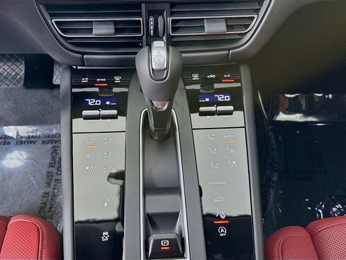 Certified 2026 Porsche Macan Turbo AWD/4WD image 19