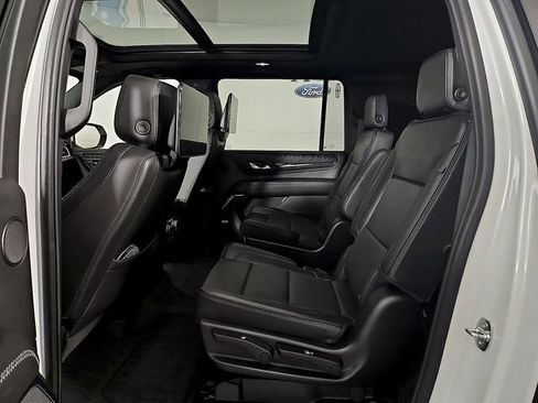 Used 2023 GMC Yukon XL Denali w/ Denali Reserve Package AWD/4WD image 12