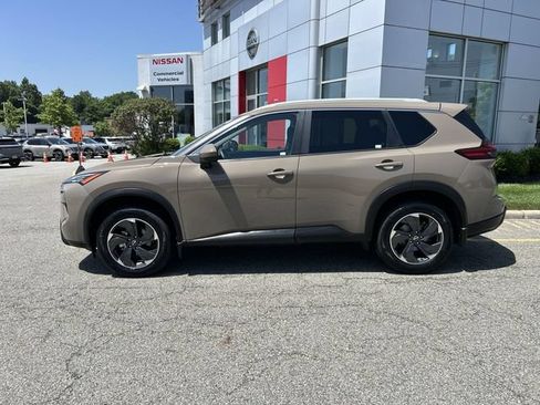 Certified 2024 Nissan Rogue SV w/ SV Premium Package AWD/4WD image 5