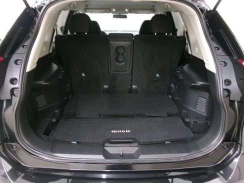 Used 2017 Nissan Rogue SV AWD/4WD image 24