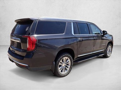 Used 2023 GMC Yukon XL SLT w/ SLT Luxury Package AWD/4WD image 4
