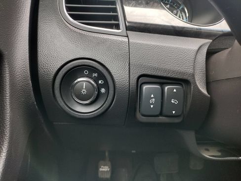 Used 2012 Ford Taurus Limited AWD/4WD image 23