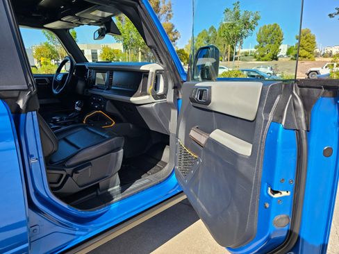 Used 2022 Ford Bronco Badlands w/ Sasquatch Package image 32