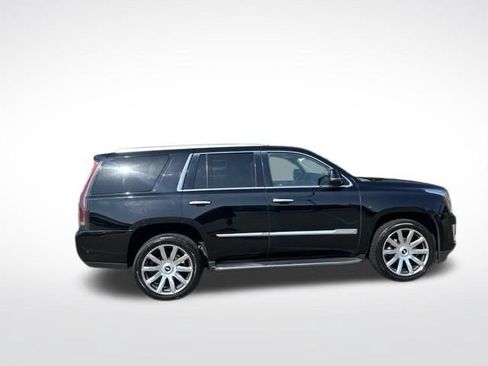 Used 2018 Cadillac Escalade Luxury AWD/4WD image 12