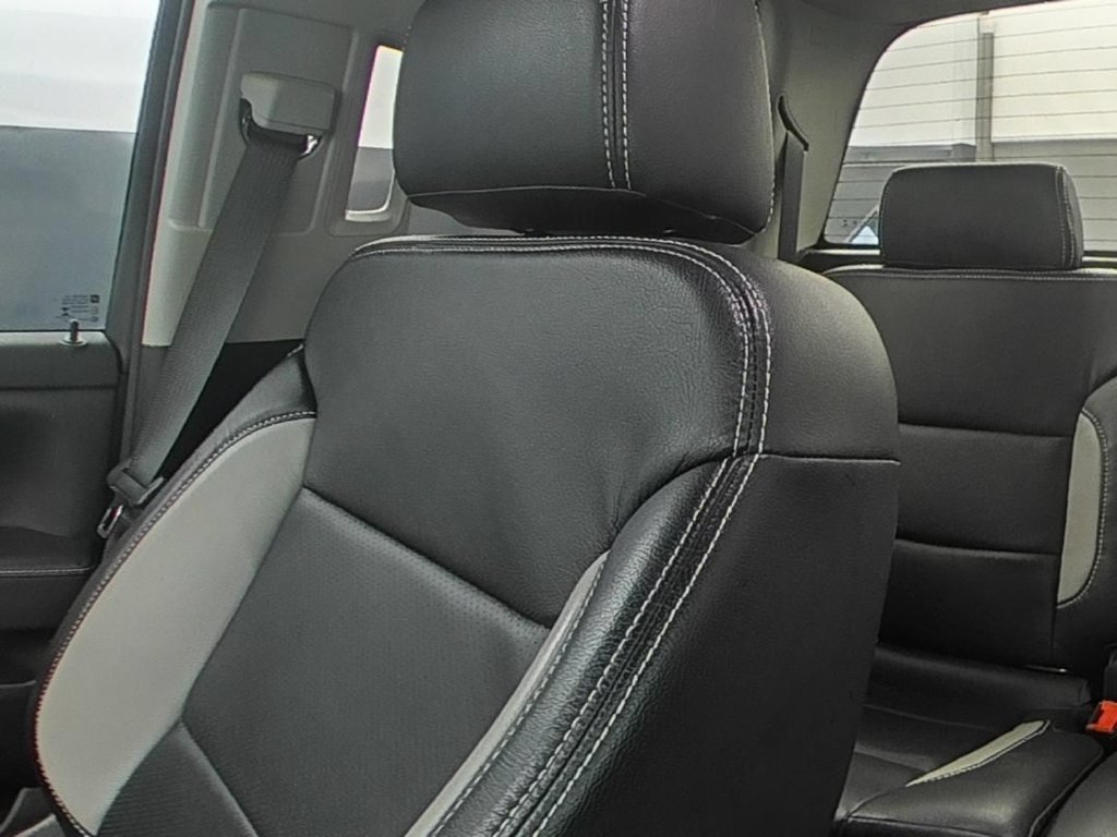 Used 2018 Chevrolet Silverado 1500 LT w/ All Star Edition RWD image 9
