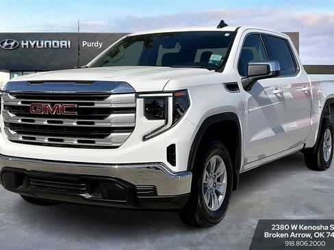 Used 2024 GMC Sierra 1500 SLE image 1