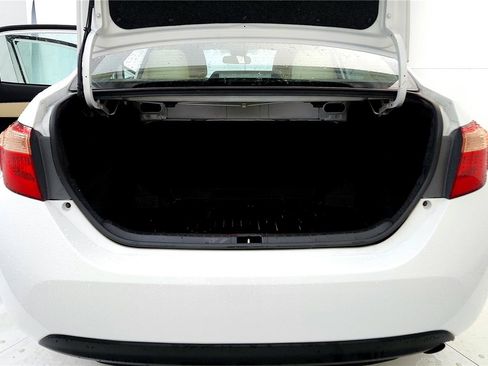 Certified 2018 Toyota Corolla LE image 32