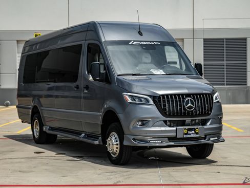 Used 2023 Mercedes-Benz Sprinter 3500 image 19
