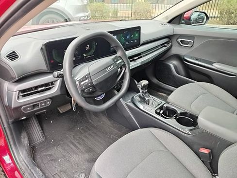 Used 2025 Kia K4 FWD image 24