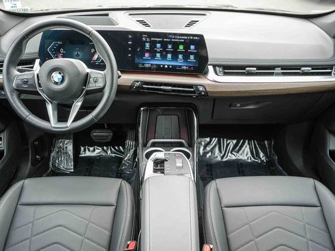 Used 2025 BMW X1 xDrive28i w/ Technology Package image 12