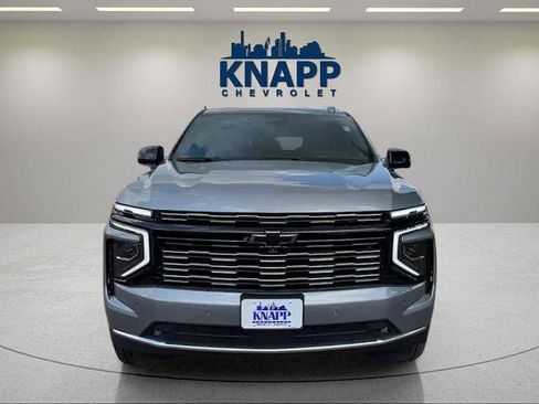 Used 2025 Chevrolet Suburban High Country AWD/4WD image 8