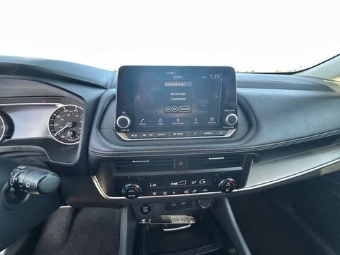 Used 2024 Nissan Rogue SV image 17