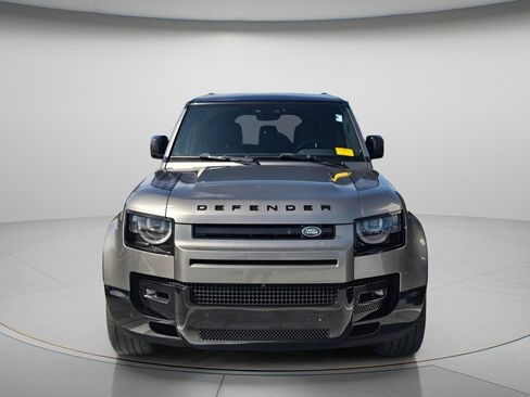 Used 2024 Land Rover Defender 130 X-Dynamic SE image 3