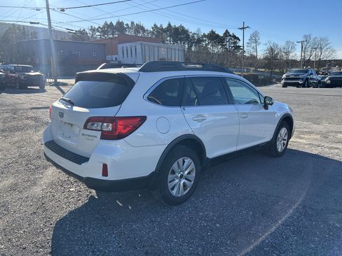 Used 2015 Subaru Outback 2.5i Premium image 3