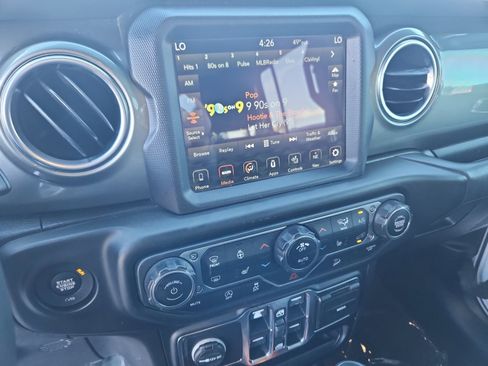 Used 2020 Jeep Wrangler Unlimited Sahara image 13