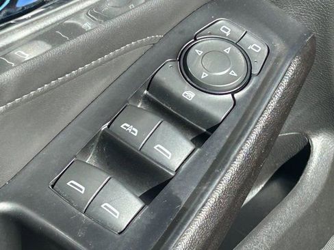 Used 2023 Chevrolet Traverse LT image 28