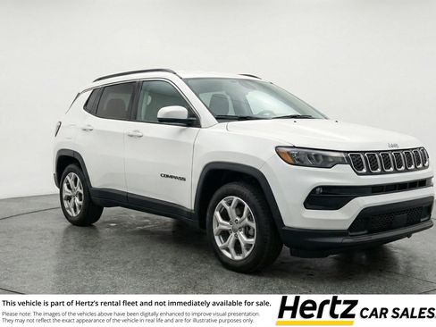 Used 2025 Jeep Compass Latitude AWD/4WD image 1