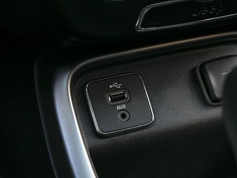 Used 2018 Jeep Compass Latitude image 17