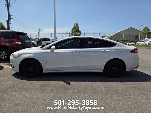Used 2014 Ford Fusion SE w/ Equipment Group 202A FWD image 2