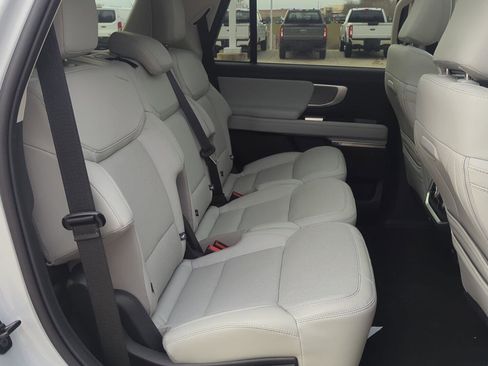 Used 2025 Ford Expedition Platinum image 25