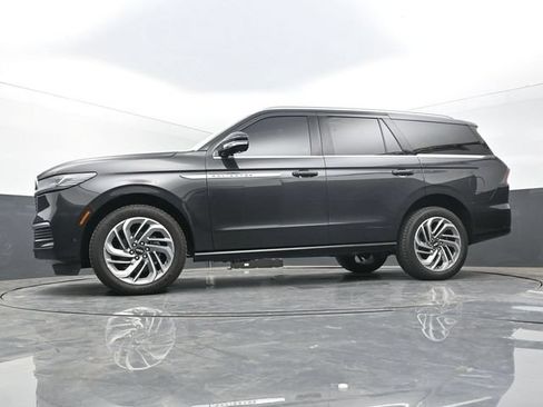 Used 2025 Lincoln Navigator Reserve AWD/4WD image 44