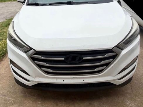 Used 2017 Hyundai Tucson SE image 2