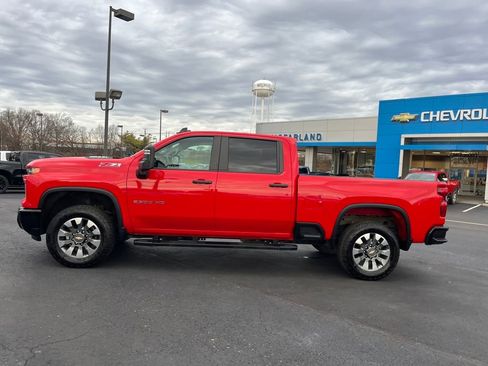 Used 2024 Chevrolet Silverado 2500 Custom w/ Custom Value Package image 2