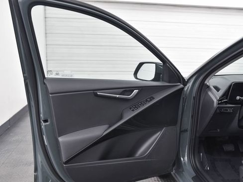 Used 2024 Kia Niro EX image 11