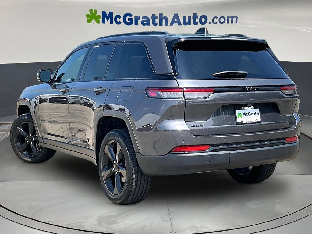 Used 2023 Jeep Grand Cherokee Altitude AWD/4WD image 5