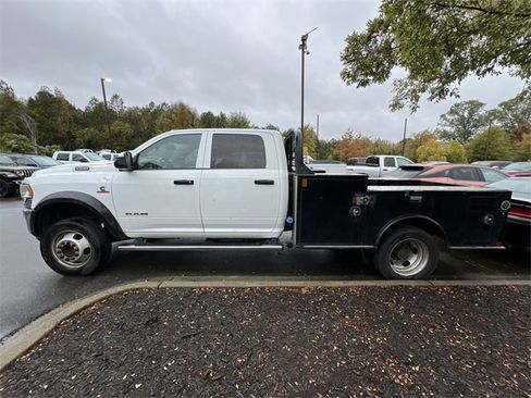 Used 2020 RAM 5500 Tradesman w/ Chrome Appearance Group image 8