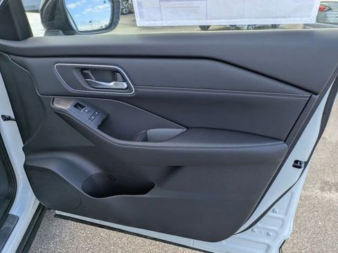 New 2026 Nissan Rogue Platinum w/ Tech Package AWD/4WD image 33