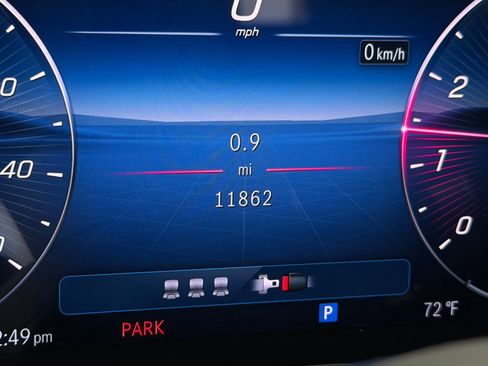 Certified 2025 Mercedes-Benz GLC 300 image 3