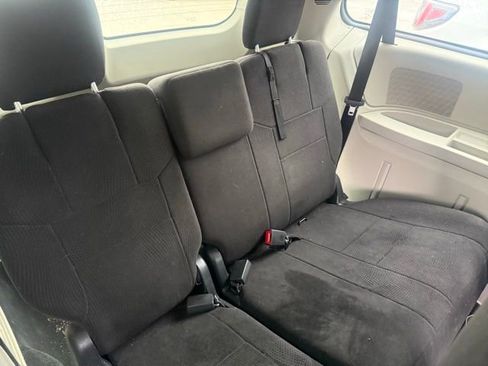 Used 2013 Chrysler Town & Country Touring image 12