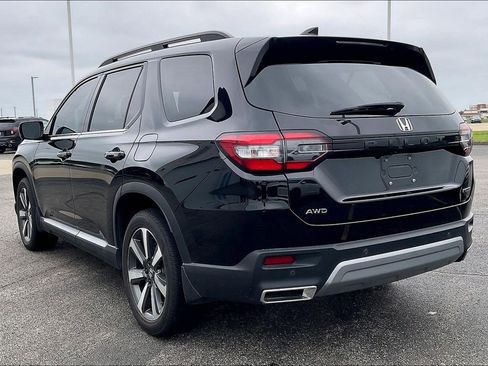 Used 2023 Honda Pilot Touring image 3
